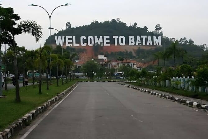 Batam Day Tour from Singapore with Ferry Ticket, Massage & Lunch - Batam Center meeting point: immigration first, guide second