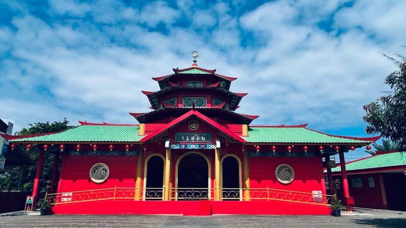 Batam Day Tour with Singapore ferry ticket, massage & lunch - Saung Budaya Batam Malay dance + Angklung: culture you can actually join