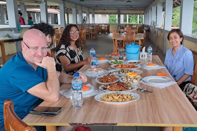 Batam Heritage Tour with Singapore Ferry Ticket, Lunch & Massage - Seafood lunch at Barelang Bridge: a break that actually counts