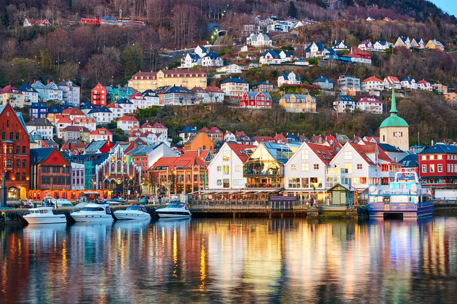 Bergen: Sightseeing Walking Tour with Ferry Ride - Bryggen: where the Vikings-and-traders story really clicks