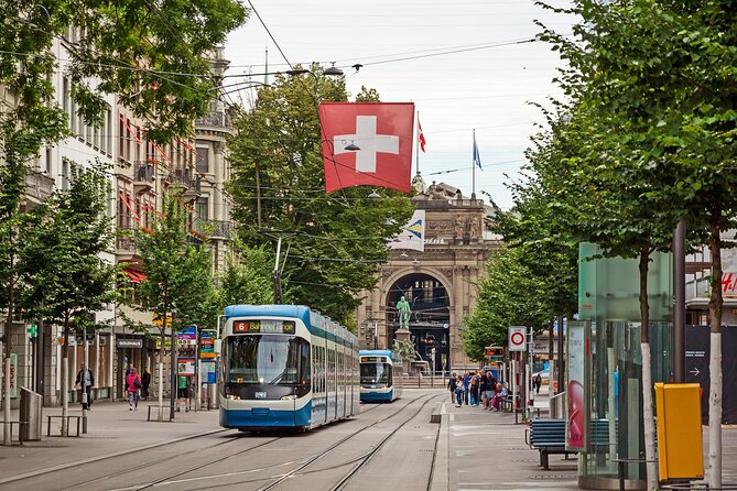 Best of Zürich & Surroundings: Walking Tour, Cable Car and Ferry - Old Town Introduction Walk: Guild Houses and Churches on Foot