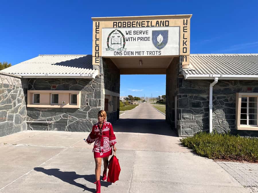 Cape Town: Robben Island Ferry Ticket and Guided Prison Tour - Getting to the Nelson Mandela Gateway without stress