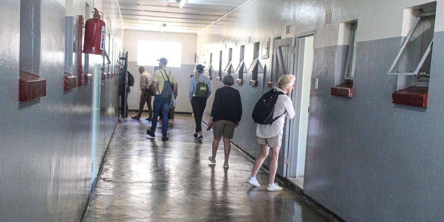 Cape Town: Robben Island ferry ticket plus Guided Tour - Should You Book This Robben Island Experience With Flamboyant Travel & Tours?