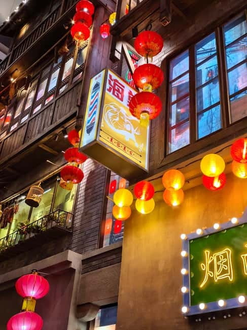 Chongqing: Trendy Spots, Cableway & Ferry Private Tour - Daijia Lane and Kuixinglou: the cliffside walkway feeling