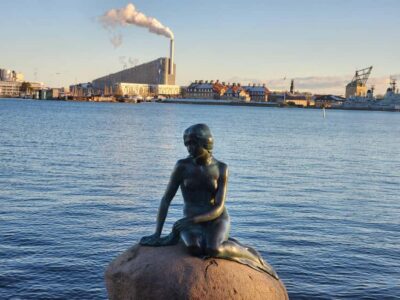 Copenhagen Combo: Walking Tour, Harbor Ferry & Royal Guards - Meeting at Hovedbanegården: The Clock Is Your Anchor