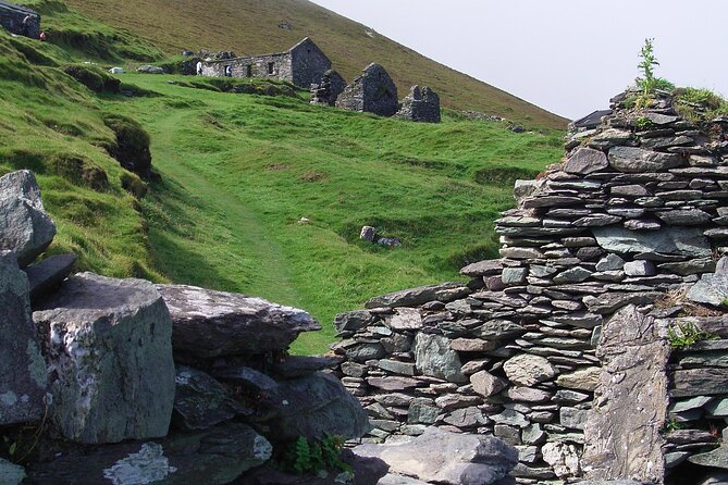 Dingle to Blasket Island Ferry - Great Blasket Island time: history that adds meaning to the trip