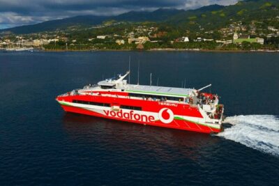 Discovering Moorea from Tahiti in 4x4 with the Ferry Terevau - Cooks Bay Stop: Short, Scenic, Story-Driven