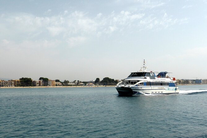 Ferry from Cambrils to Salou round trip - On board comforts: restroom access and what staff really do