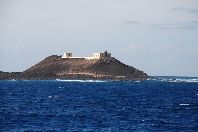 Ferry to Isla de Lobos: round-trip tickets from Corralejo - Port logistics: where to meet and how timing works
