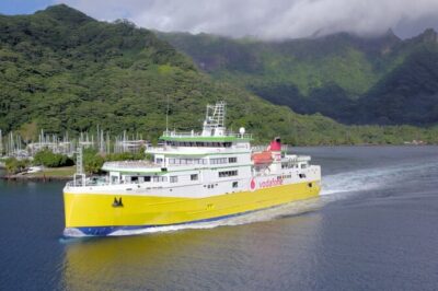 Ferry Transfer between Papeete, Tahiti and Moorea - Vaearai ticket desk at the Gare Maritime de Papeete: getting on the right side of the harbor