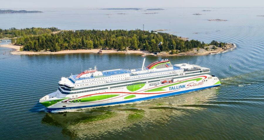 From Helsinki: Return Day Trip Ferry Ticket to Tallinn - Museum Detours That Fit the Schedule: KUMU and Kadriorg Palace