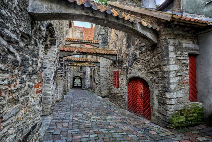 From Helsinki: Tallinn Guided Full-Day Tour by Ferry - The Transfer to Old Town, Then a Few Hours to Wander on Your Own