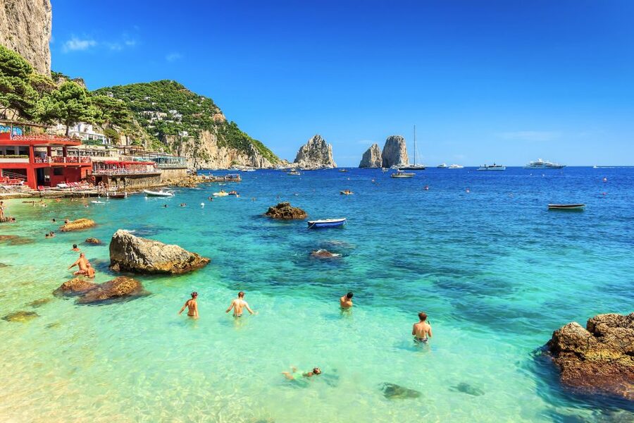 From Naples: Capri Guided Tour with Ferry Tickets & Minibus - How the guided pacing works (and why it helps on a crowded island)