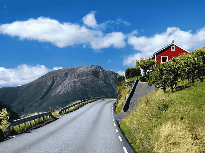 Guided tour: Hardangerfjord, Waterfalls and Ferry crossing - Fossen Bratte: 79 meters of one-drop power