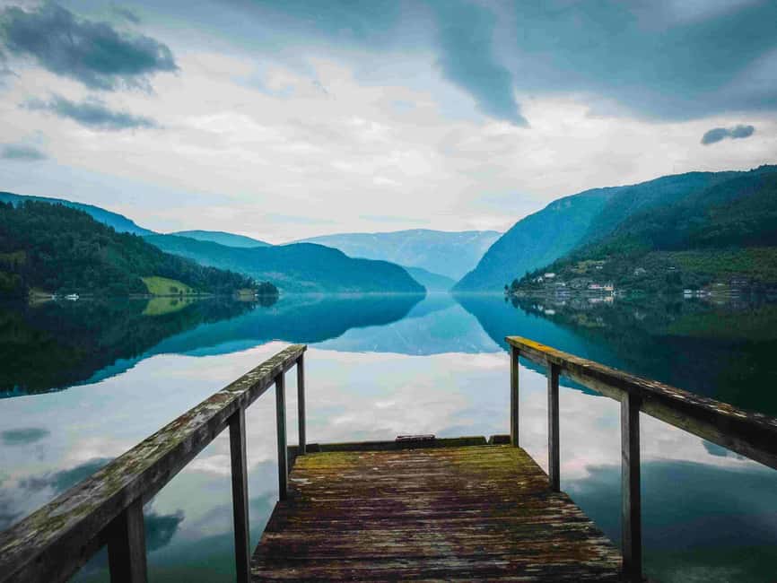 Guided tour: Hardangerfjord, Waterfalls and Ferry crossing - Utne village and the 300-year-old Utne Hotel