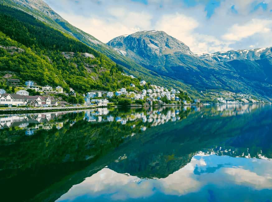 Guided tour: Hardangerfjord, Waterfalls and Ferry crossing - Bergen pickup and the minibus rhythm
