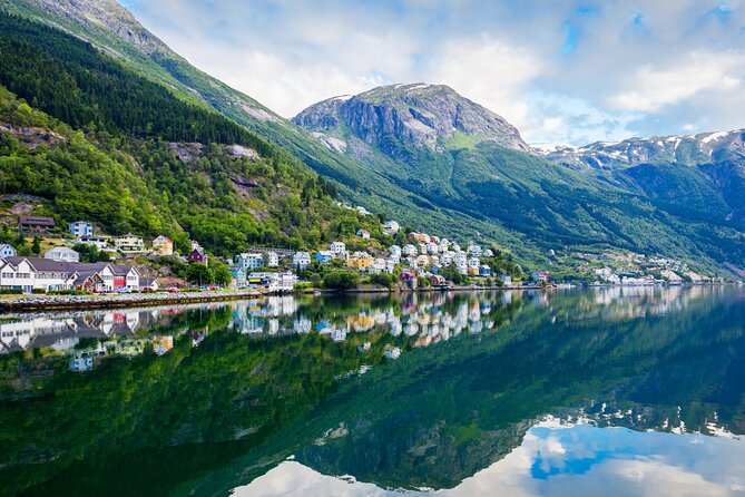 Guided tour to Hardanger Fjord, Waterfalls and Ferry Crossing - Hardanger Fjord from Bergen: big scenery with a sensible rhythm