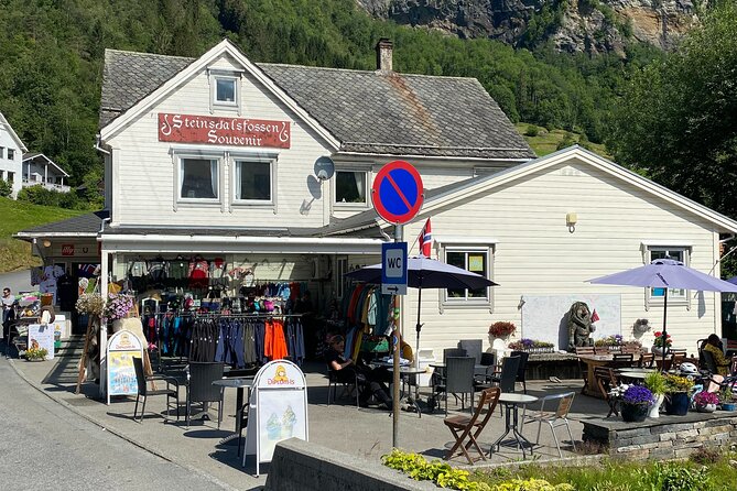 Guided tour to Hardanger Fjord, Waterfalls and Ferry Crossing - Utne: quick village atmosphere and the 300-year-old hotel detail