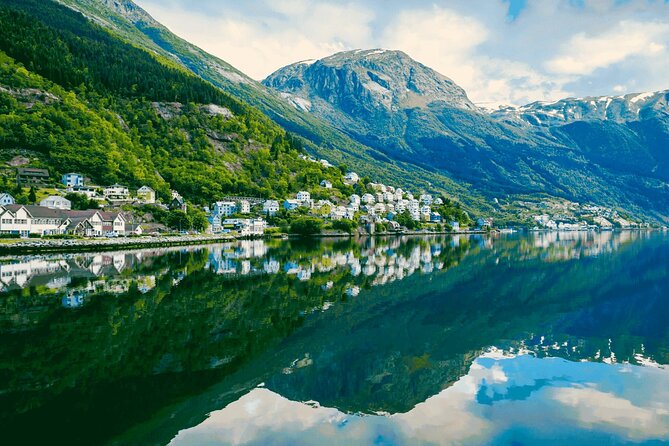 Guided tour to Hardangerfjord with Waterfalls and Ferry Crossing - Hardangerfjord by bus and car ferry: what this 8.5-hour loop gives you
