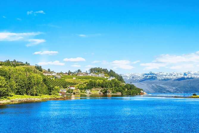 Guided tour to Hardangerfjord with Waterfalls and Ferry Crossing - Car ferries to Utne and Tørvikbygd: the easy way to feel the fjord