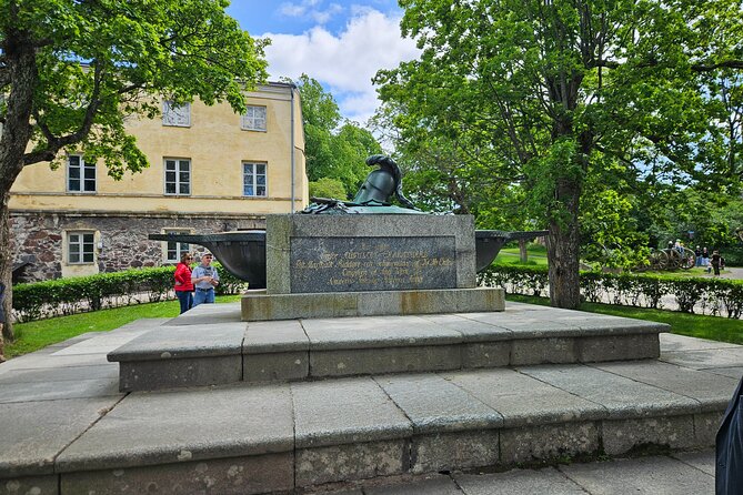 Helsinki & Suomenlinna: City Highlights Tour with Ferry Ride - Who This Tour Suits Best (And Who Might Skip It)