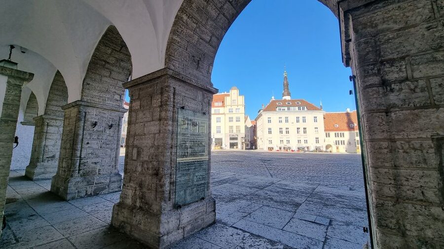 Helsinki: Tallinn Guided Day Tour with Ferry Crossing - A Fast Route From Helsinki to Tallinn by Large Ferry