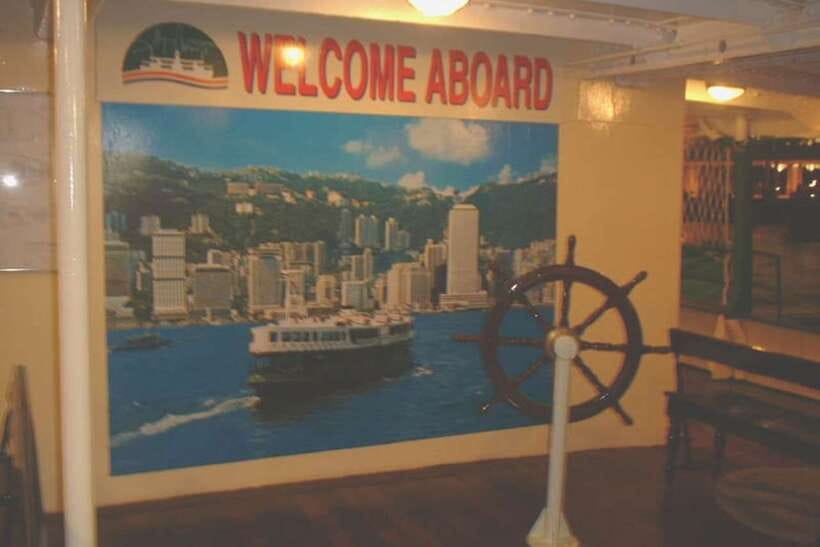 Hong Kong: Star Ferry Victoria Harbour Cruise & Light Show - Comfort and Photo Angles: How to Set Yourself Up Best