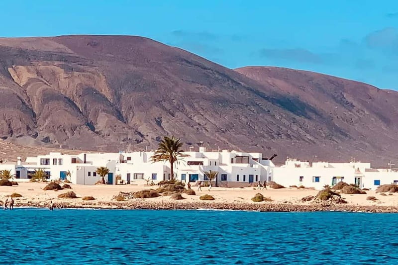 Lanzarote: Ferry to La Graciosa with Wi-Fi (free parking) - Key things to know before you go