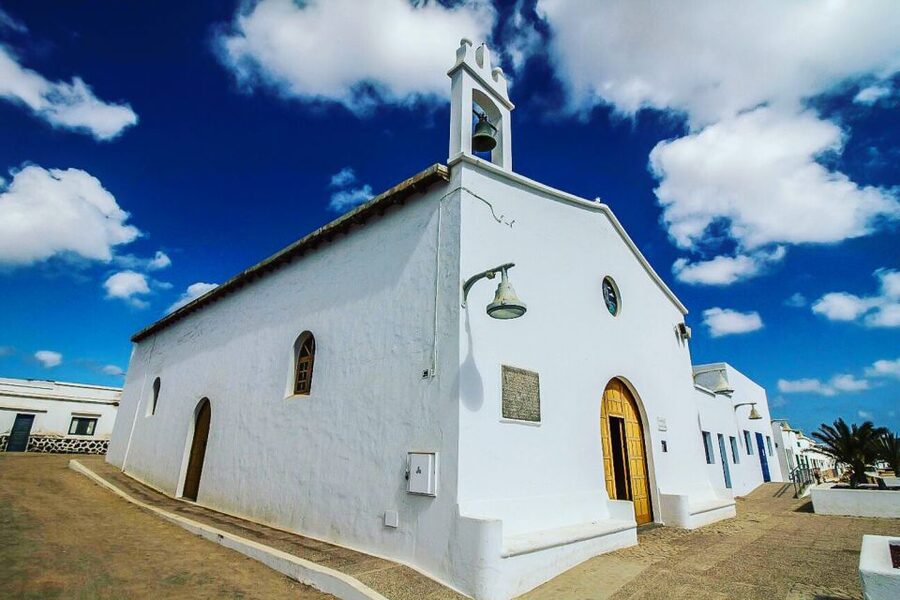 Lanzarote: Ferry to La Graciosa with Wi-Fi (free parking) - Should you book the Orzola to La Graciosa ferry with Wi‑Fi and free parking?