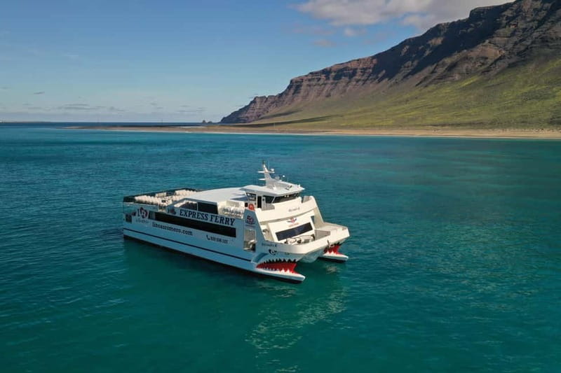 Lanzarote: Ferry to La Graciosa with Wi-Fi (free parking) - The crossing itself: comfort, Wi‑Fi, and timing