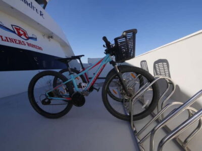 Lanzarote: Ferry to La Graciosa with Wi-Fi (free parking) - Booking and meeting point: getting on fast