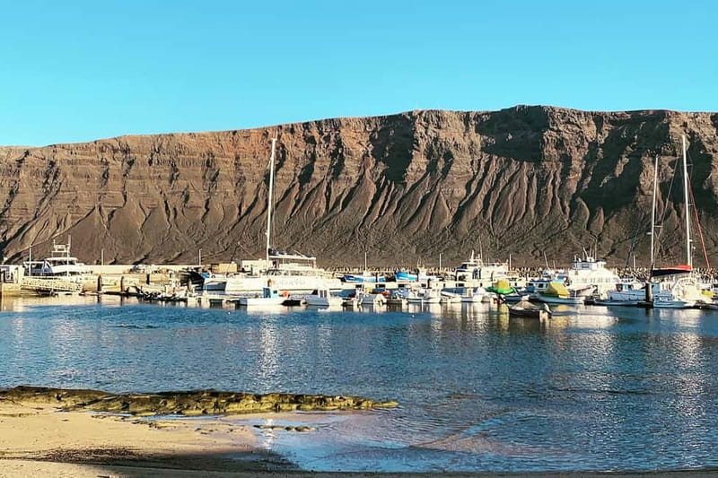 Lanzarote: Ferry to La Graciosa with Wi-Fi (free parking) - Comfort and operations: what to expect from the crew