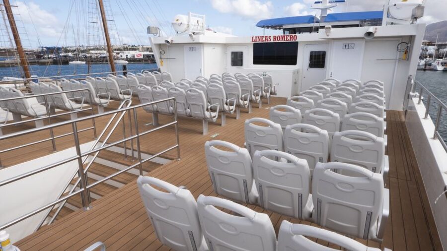 Lanzarote: Fuerteventura Return Ferry Ticket with Bus - A Fast, Low-Cost Way to Hop to Fuerteventura