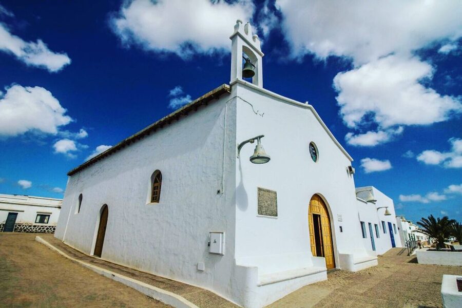 Lanzarote: Return Ferry to La Graciosa with Bus Pickup - Arrival on La Graciosa: what you can actually do with free time