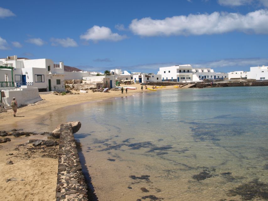 Lanzarote: Return Ferry to La Graciosa with Bus Pickup - The return trip back to Lanzarote: avoid last-minute confusion