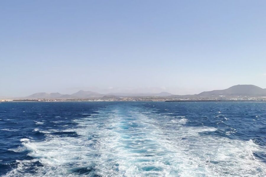 Lanzarote: Return or 1-Way Ferry to Fuerteventura with Wifi - The never-ending beach walk you’ll want to linger on