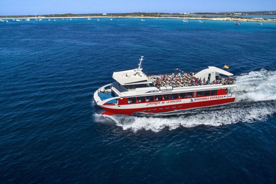 Lanzarote: Roundtrip Ferry Transfer to La Graciosa - The Half-Hour Ferry Ride: Double-Deck Comfort and North Coast Views