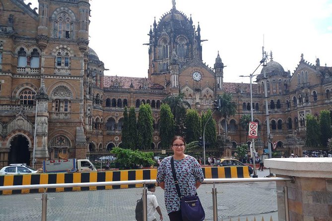 Mumbai City Tour with Ferry Ride and Dharavi Slum - Marine Drive: the famous curve and the people-watching angle