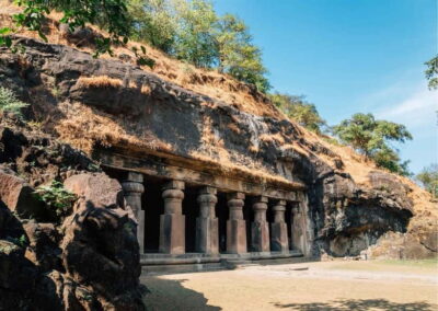 Mumbai: Elephanta Caves Private Tour with Ferry Ride - The toy train loop: saving steps while you still see the island