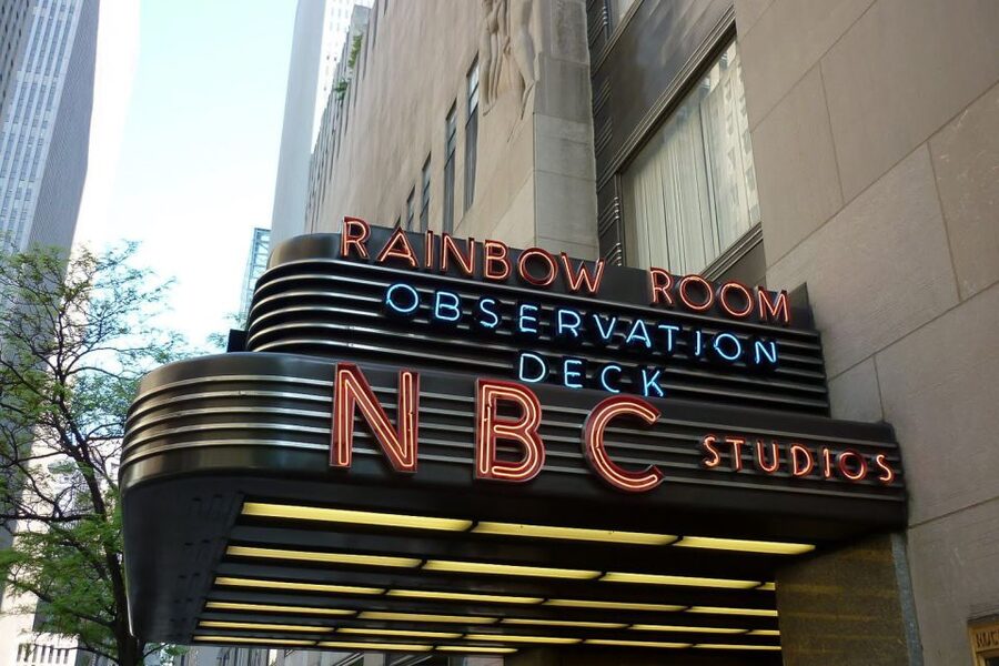NYC: Guided Bus and Walking Tour with Staten Island Ferry - Rockefeller Center: views that link landmarks together
