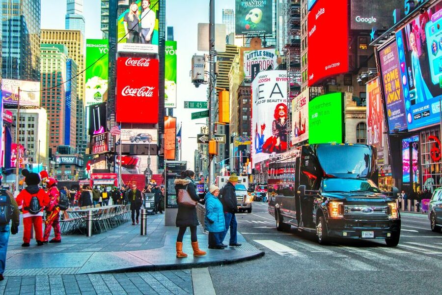 NYC: Guided Bus and Walking Tour with Staten Island Ferry - The comfort factor: glass-top timing, group size, and photo realities