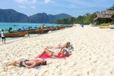 One Day Phi Phi Islands Trip By Ferry From Phuket - Stop-by-Stop: Ko Phi Phi Le, Maya Bay, and Pileh Bay