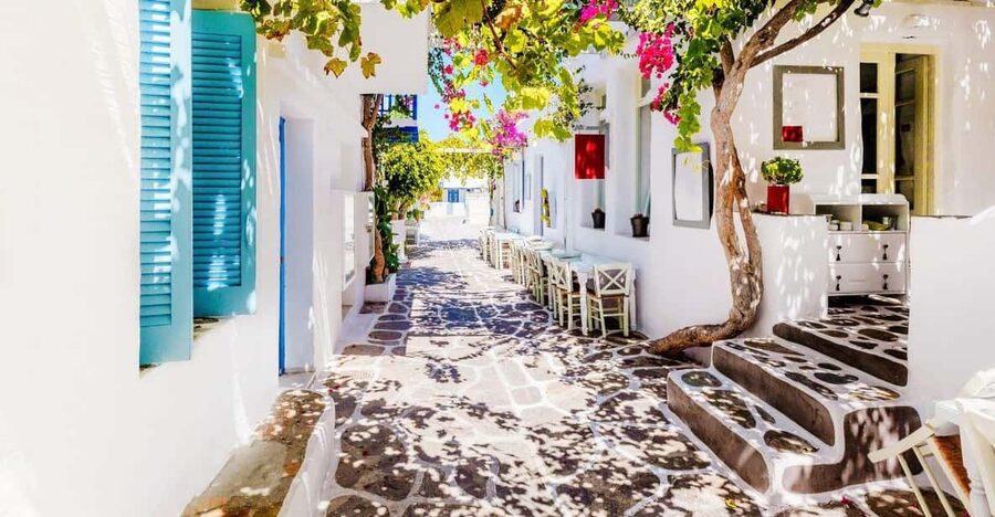 Paros & Antiparos Tour:Ferry ride, Villages & Beaches - Parikia’s Old Town walk: Venetian Castle and Agios Konstantinos & Eleni
