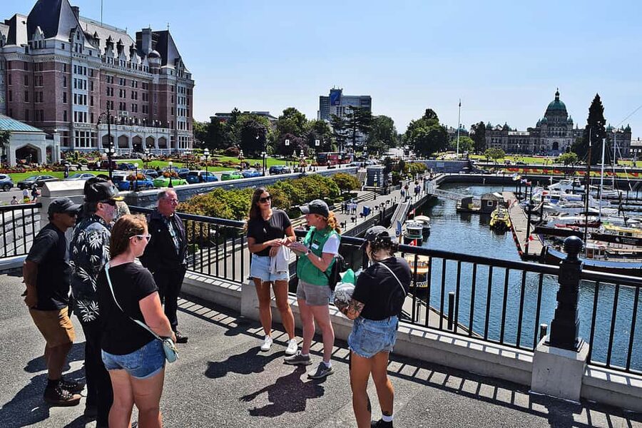 Pickle Pub Crawl: Ferry Rides and Appetizers - Getting the timing right: how to make the evening smooth