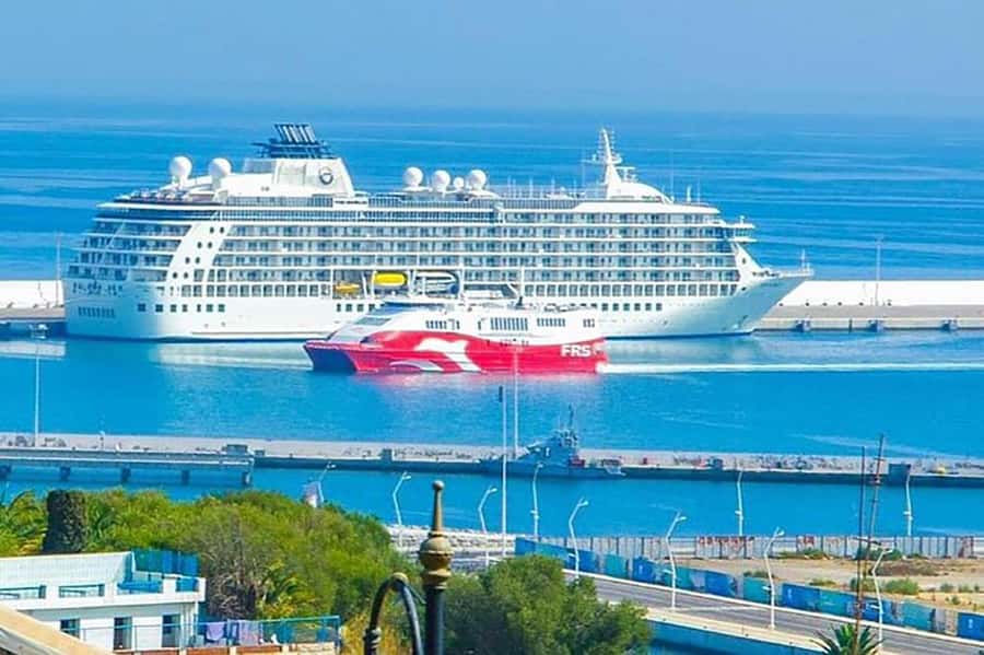 Private Tangier Tour from ferry cruise ship including lunch. - Medina and Kasbah: Getting Your Bearings Fast (Without Rushing)