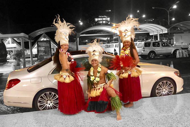 Private transfer Airport, Hotels, Pensions, Ferry, Restaurants - The Traditional Touch: Flower Lei for Arrivals, Shell Necklace for Departures