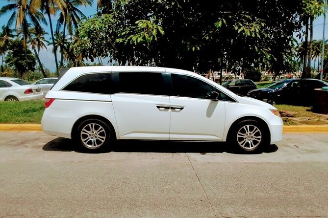Providenciales Airport (PLS) to hotels or ferry -Arrival Transfer - Child Seats, Service Animals, and Sports Equipment Notes