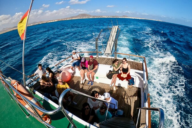 Return Ferry to Lobos Island from Corralejo, Fuerteventura - The ferry ride (Barco Majorero): quick crossing with real coastal payoff