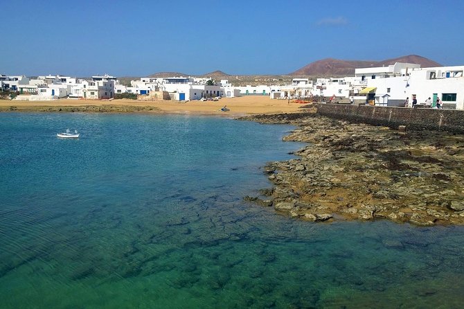 Roundtrip Ferry Transfer to La Graciosa with Free Wifi - Should you book this ferry transfer?