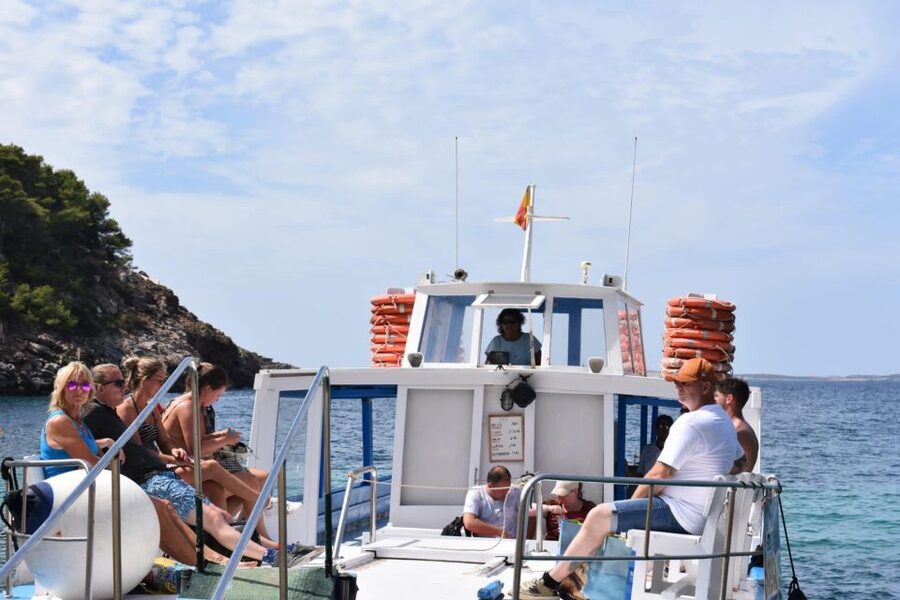 Sant Antoni: Round-Trip Ferry Transfer to Cala Salada Beach - The coastal walk: turning transit into a mini-sightseeing loop